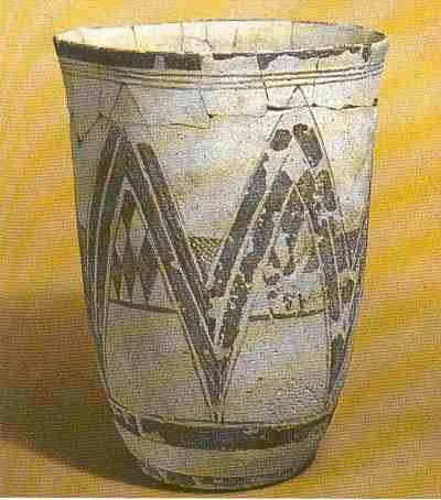 Vee designs found in Susa Vase